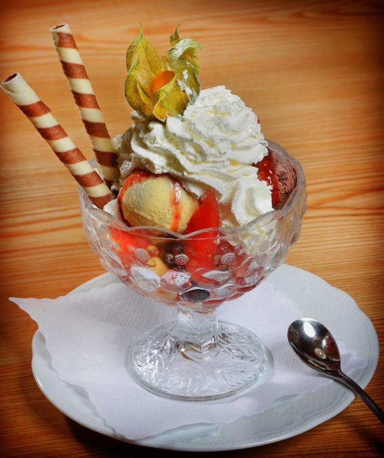 Restaurant-Café-Pension Himmel Landshut Bagian luar foto