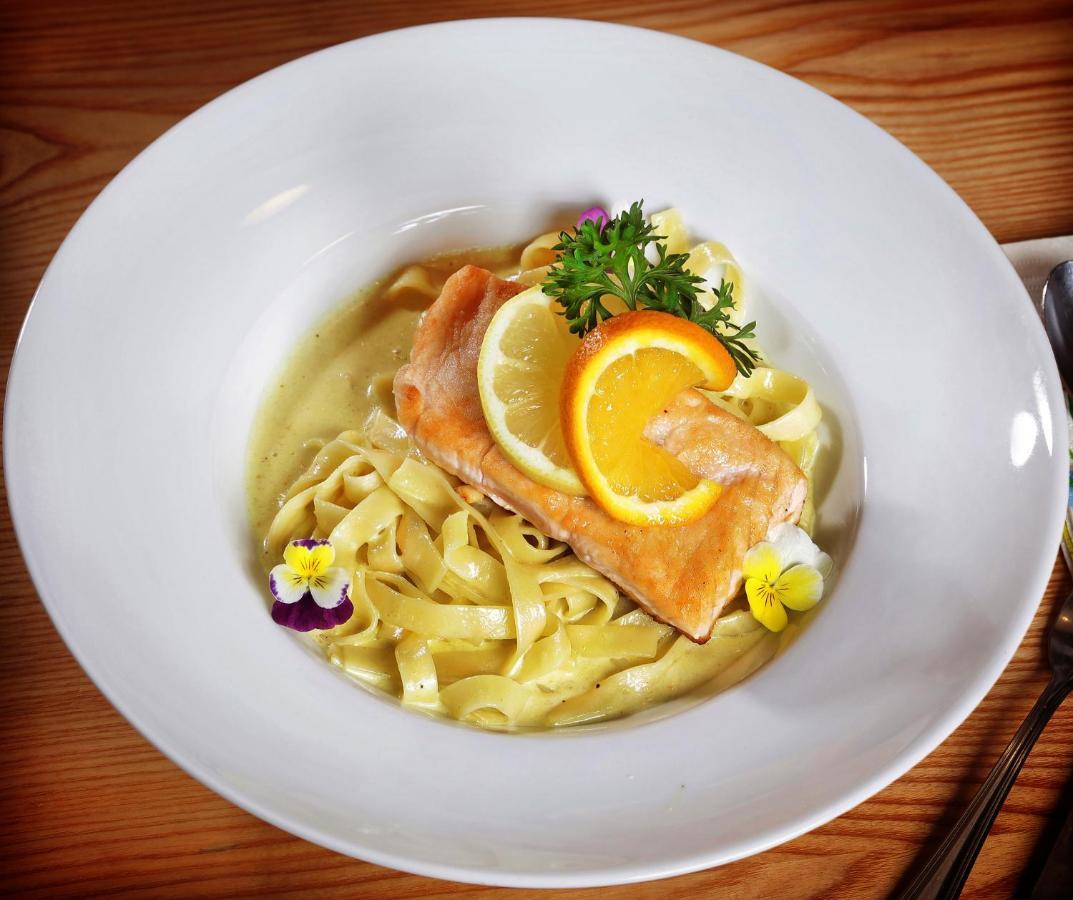 Restaurant-Café-Pension Himmel Landshut Bagian luar foto