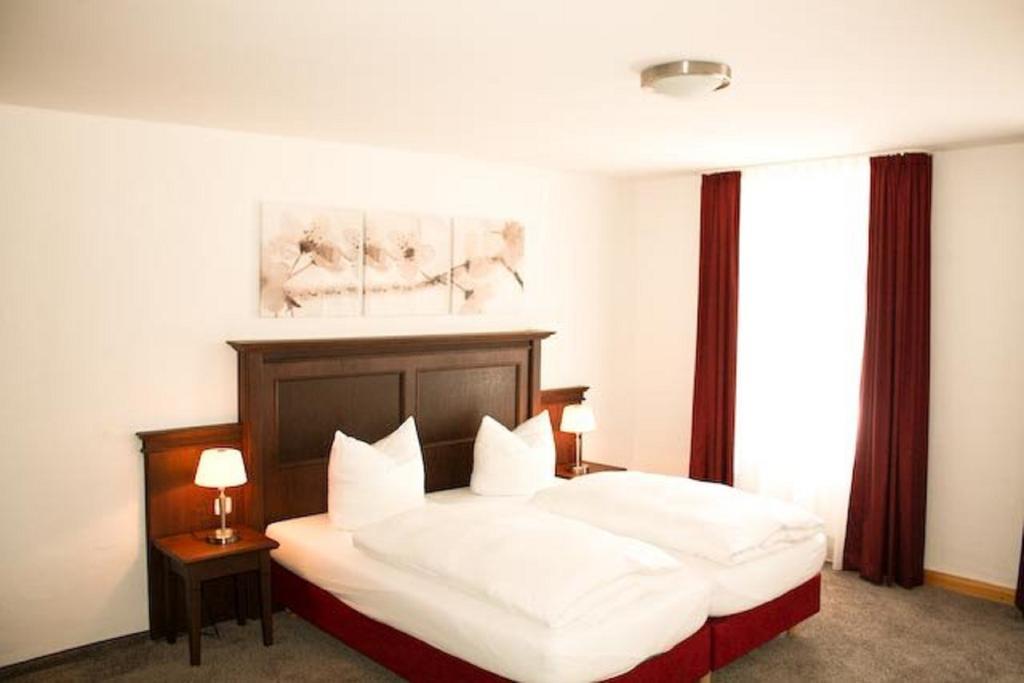 Restaurant-Café-Pension Himmel Landshut Bagian luar foto
