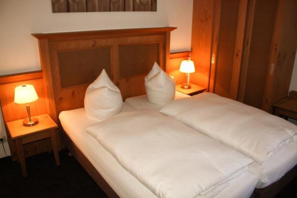 Restaurant-Café-Pension Himmel Landshut Bagian luar foto