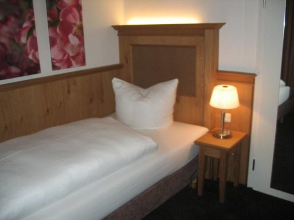 Restaurant-Café-Pension Himmel Landshut Bagian luar foto